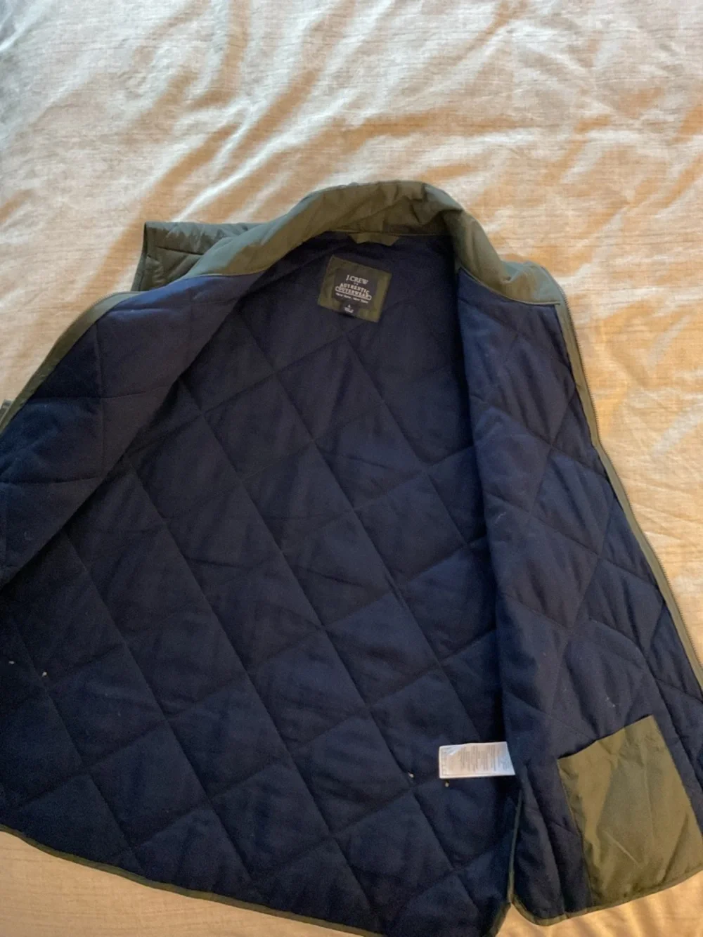J. Crew Mens Walker Quilted Vest in Olive Green and Navy Blue. Size Large.